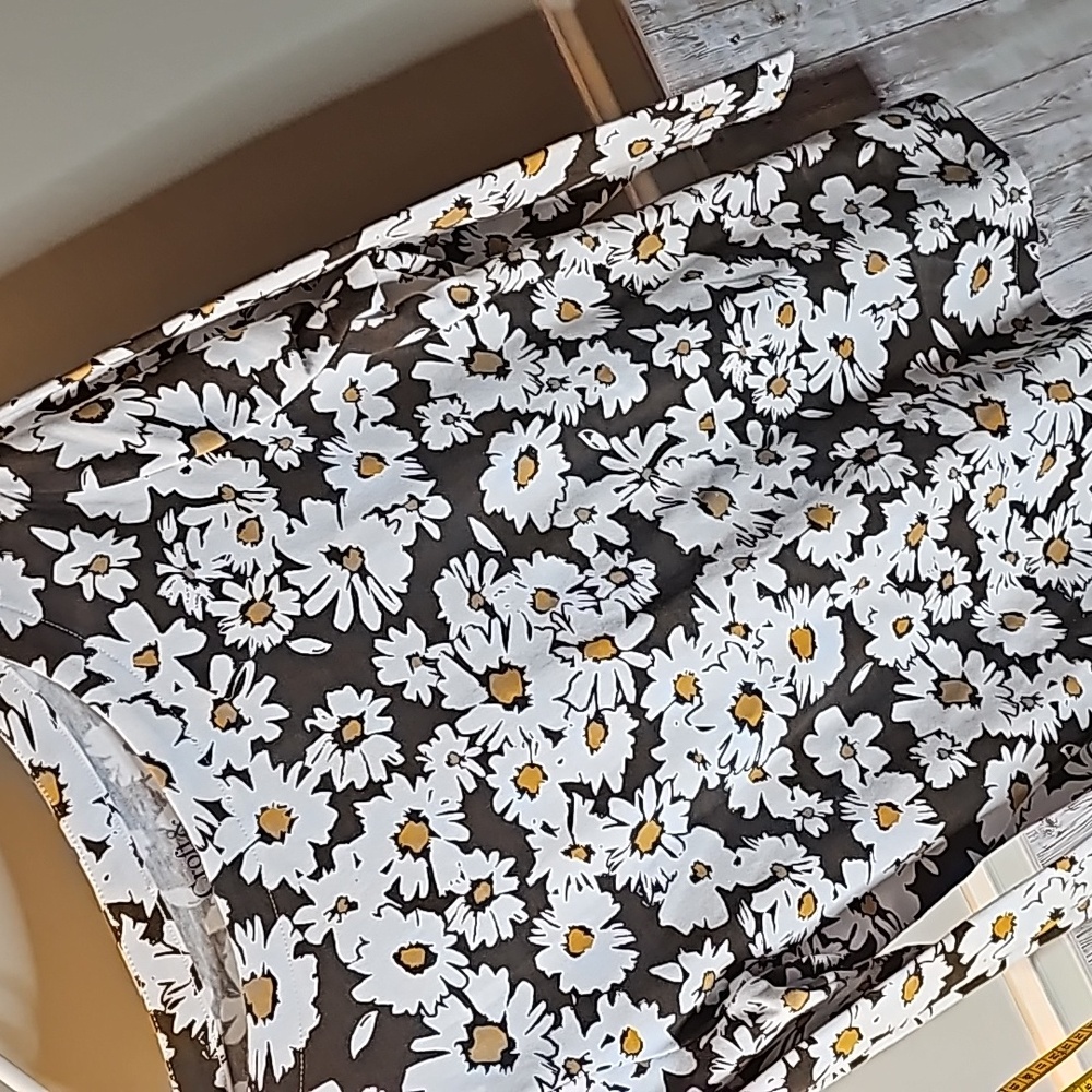 🟠XX🔹️White Daisy Print Top
